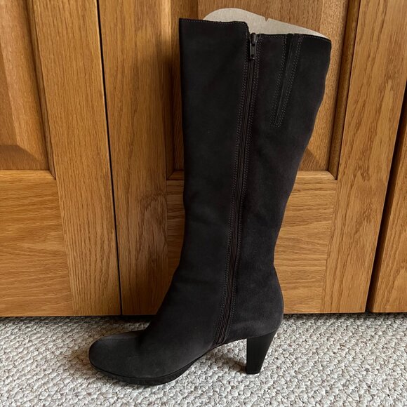 LA CANADIENNE -- Mazy Waterproof Boots-Moka Suede -- Like New - Picture 10 of 12